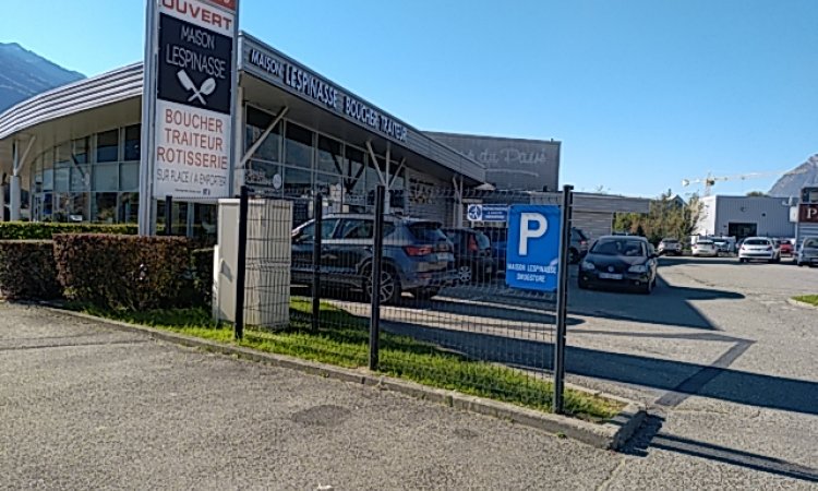 Pose de clôtures pour le parking lespinasse à Albertville.